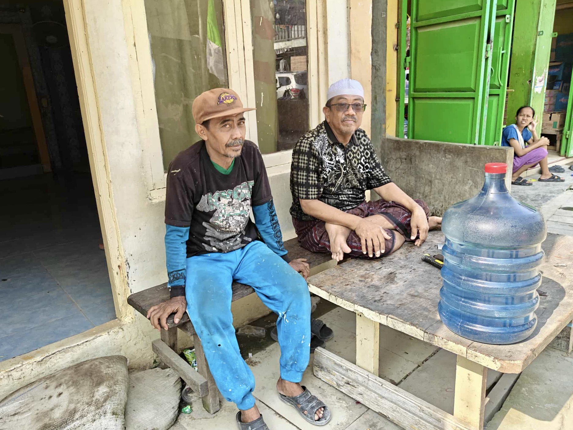 Jakartaa varjostavat vesiuhat maalta, mereltä ja ilmasta